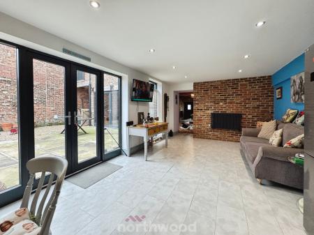 4 bedroom Character Property for sale in Bridge Street, Thorne, Doncaster, DN8