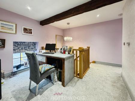 4 bedroom Character Property for sale in Bridge Street, Thorne, Doncaster, DN8