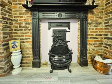 4 bedroom Character Property for sale in Bridge Street, Thorne, Doncaster, DN8