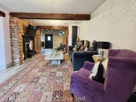 4 bedroom Character Property for sale in Bridge Street, Thorne, Doncaster, DN8