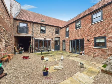 4 bedroom Character Property for sale in Bridge Street, Thorne, Doncaster, DN8