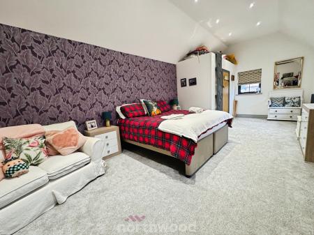 4 bedroom Character Property for sale in Bridge Street, Thorne, Doncaster, DN8