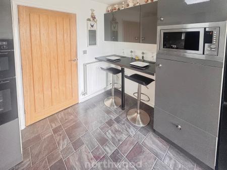 2 bedroom Semi-detached house for sale in Bryson Close, Thorne, Doncaster, DN8
