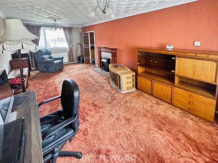 3 bedroom Semi-detached house for sale in Cherry Tree Drive, Thorne, Doncaster, DN8