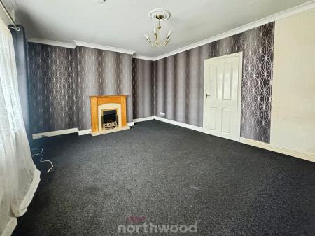 2 bedroom Semi-detached house for sale in Chestnut Avenue, Thorne, Doncaster, DN8