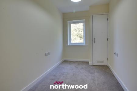 2 bedroom Flat for sale in Church Street, Thorne, Doncaster, DN8
