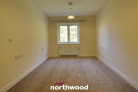 2 bedroom Flat for sale in Church Street, Thorne, Doncaster, DN8