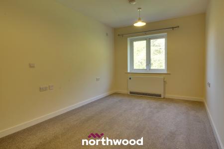 2 bedroom Flat for sale in Church Street, Thorne, Doncaster, DN8