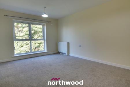 2 bedroom Flat for sale in Church Street, Thorne, Doncaster, DN8