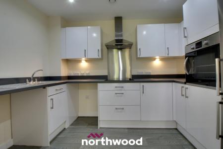 2 bedroom Flat for sale in Church Street, Thorne, Doncaster, DN8
