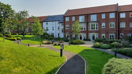 2 bedroom Flat for sale in Church Street, Thorne, Doncaster, DN8