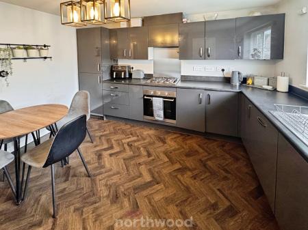 3 bedroom Semi-detached house for sale in Garratt Way, Thorne, Doncaster, DN8