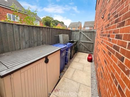 3 bedroom Semi-detached house for sale in Garratt Way, Thorne, Doncaster, DN8