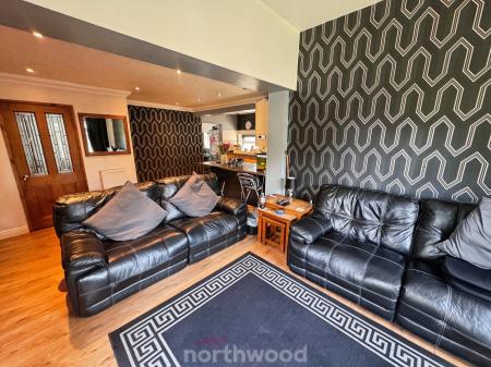 3 bedroom Detached house for sale in Hatfield Road, Thorne, Doncaster, DN8