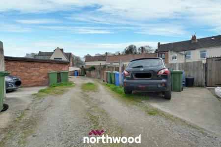 2 bedroom Terraced House for sale in High Street, Goole, Goole, DN14