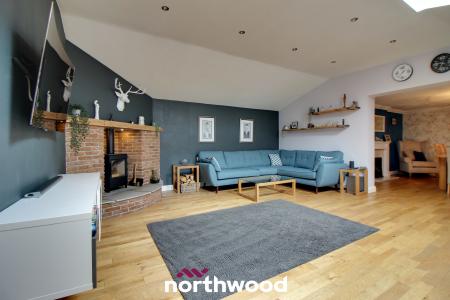 4 bedroom Detached house for sale in Kingsmede, Moorends, Doncaster, DN8