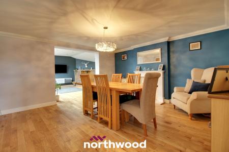 4 bedroom Detached house for sale in Kingsmede, Moorends, Doncaster, DN8