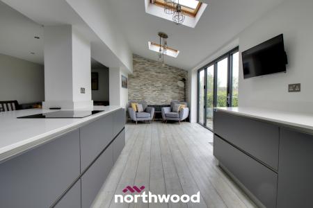 4 bedroom Detached house for sale in Kingsmede, Moorends, Doncaster, DN8