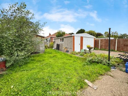 2 bedroom Detached bungalow for sale in Kirton Lane, Doncaster, Doncaster, DN8