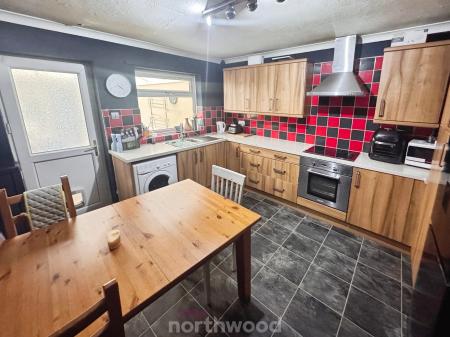 2 bedroom Terraced House for sale in Lower Kenyon Street, Thorne, Doncaster, DN8