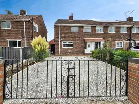 3 bedroom End of terrace house for sale in Marshland Road, Moorends, Doncaster, DN8