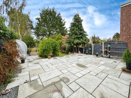 3 bedroom End of terrace house for sale in Marshland Road, Moorends, Doncaster, DN8