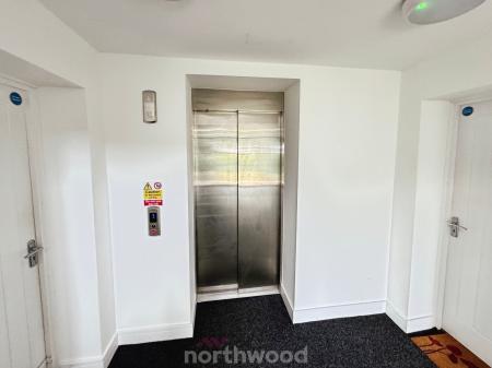 2 bedroom Apartment for sale in Moorings Drive, Thorne, Doncaster, DN8