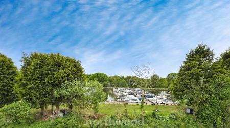 2 bedroom Apartment for sale in Moorings Drive, Thorne, Doncaster, DN8