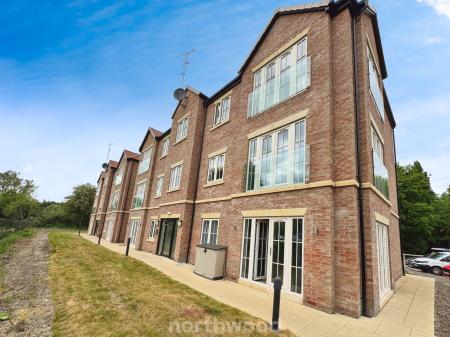 2 bedroom Apartment for sale in Moorings Drive, Thorne, Doncaster, DN8