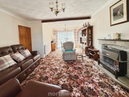 2 bedroom Semi-detached house for sale in Newholme Drive, Moorends, Doncaster, DN8
