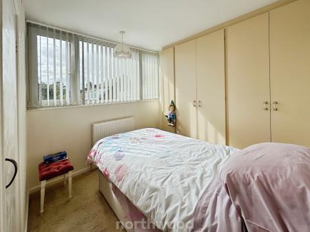 2 bedroom Semi-detached house for sale in Newholme Drive, Moorends, Doncaster, DN8