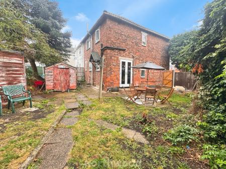 3 bedroom Semi-detached house for sale in Orchard Lane, Moorends, Doncaster, DN8