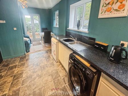 3 bedroom Semi-detached house for sale in Orchard Lane, Moorends, Doncaster, DN8