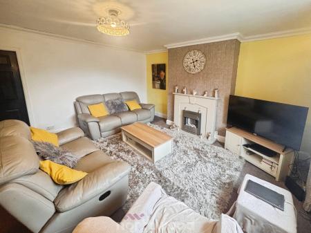 3 bedroom Semi-detached house for sale in Orchard Lane, Moorends, Doncaster, DN8
