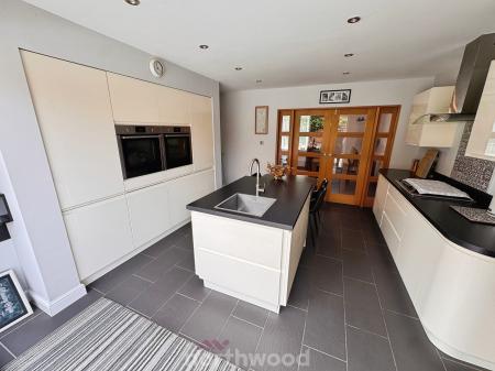 3 bedroom Detached bungalow for sale in South End, Thorne, Doncaster, DN8