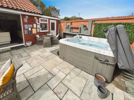 3 bedroom Detached bungalow for sale in South End, Thorne, Doncaster, DN8