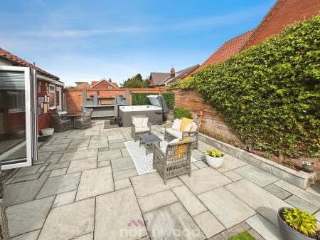 3 bedroom Detached bungalow for sale in South End, Thorne, Doncaster, DN8