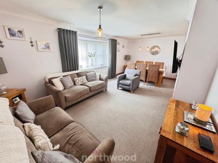 3 bedroom Detached bungalow for sale in South End, Thorne, Doncaster, DN8