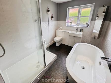 3 bedroom Detached bungalow for sale in South End, Thorne, Doncaster, DN8