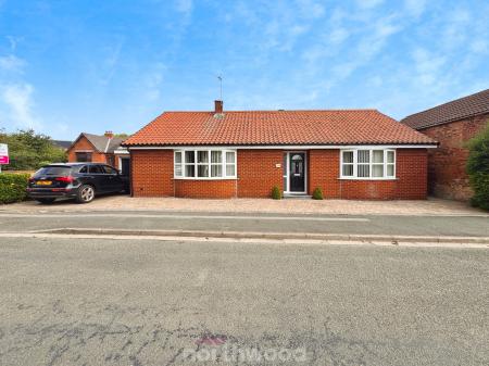 3 bedroom Detached bungalow for sale in South End, Thorne, Doncaster, DN8