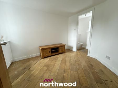 4 bedroom Semi-detached house for sale in South End, Thorne, Doncaster, DN8