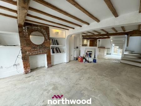 4 bedroom Semi-detached house for sale in South End, Thorne, Doncaster, DN8