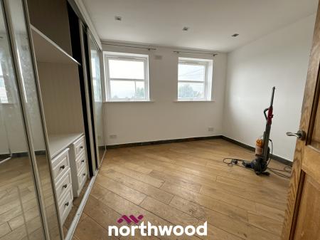 4 bedroom Semi-detached house for sale in South End, Thorne, Doncaster, DN8