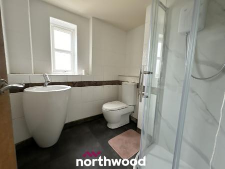 4 bedroom Semi-detached house for sale in South End, Thorne, Doncaster, DN8