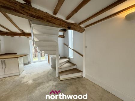 4 bedroom Semi-detached house for sale in South End, Thorne, Doncaster, DN8