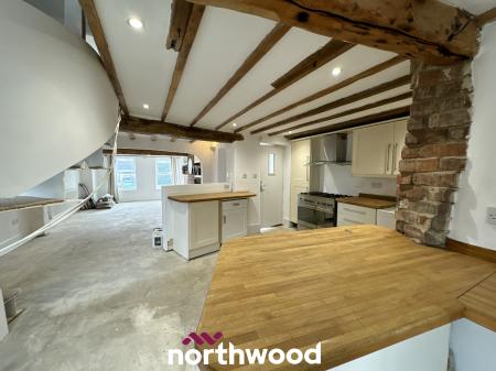 4 bedroom Semi-detached house for sale in South End, Thorne, Doncaster, DN8