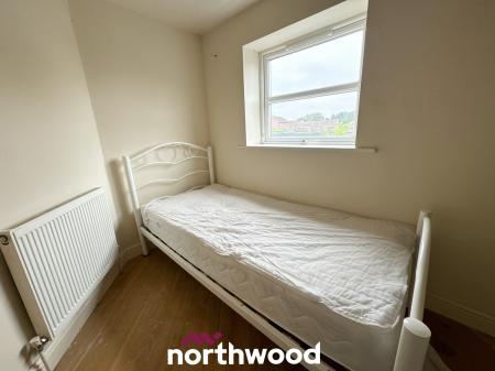 4 bedroom Semi-detached house for sale in South End, Thorne, Doncaster, DN8