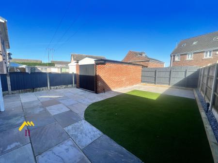 3 bedroom Semi-detached house for sale in St Michaels Close, Thorne, Doncaster, DN8