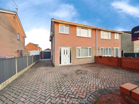 3 bedroom Semi-detached house for sale in St Michaels Close, Thorne, Doncaster, DN8