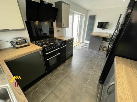 3 bedroom Semi-detached house for sale in St Michaels Close, Thorne, Doncaster, DN8